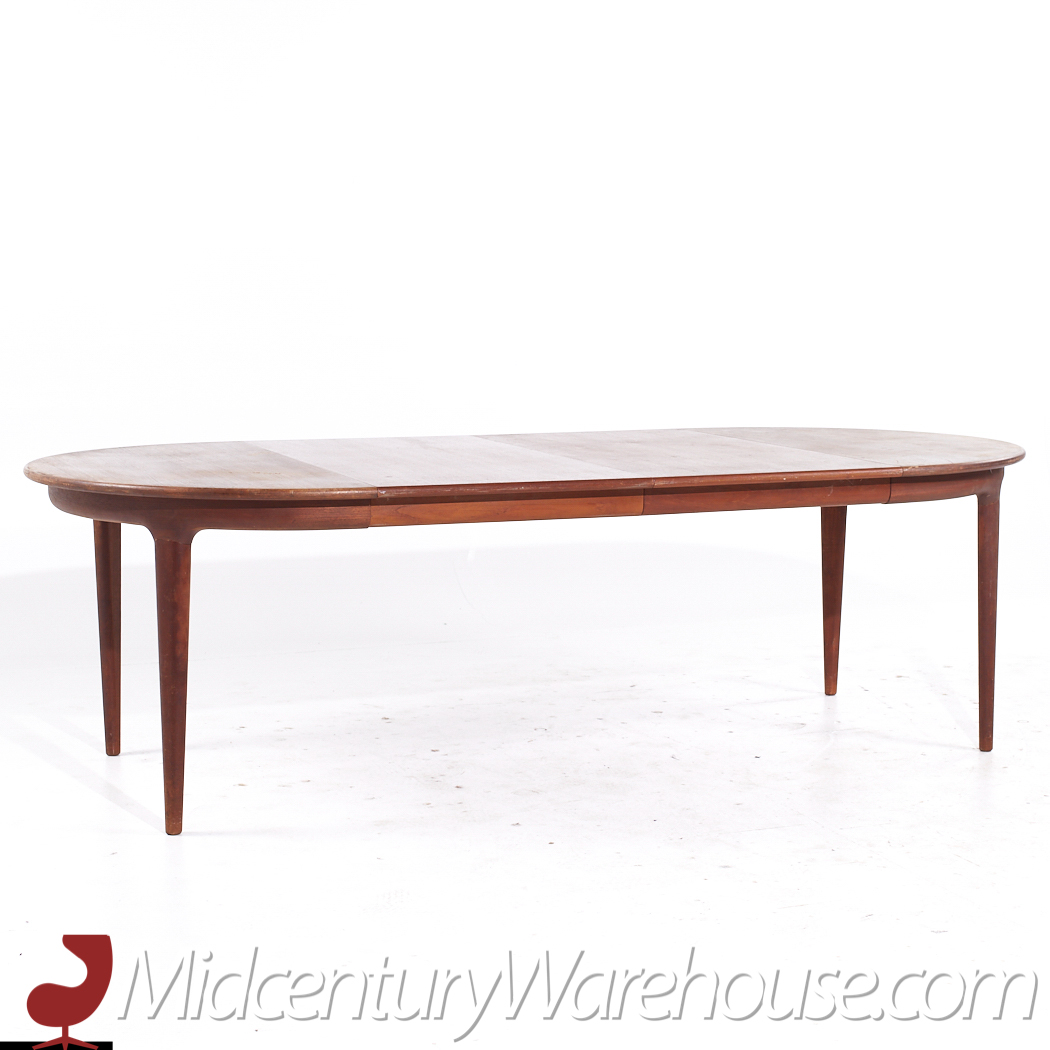 Johannes Andersen for Uldum Mid Century Danish Teak Expanding Dining Table with 2 Leaves