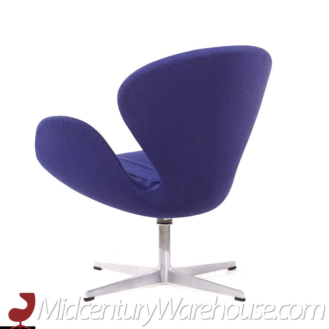 Arne Jacobsen for Fritz Hansen Mid Century Swan Chairs - Pair