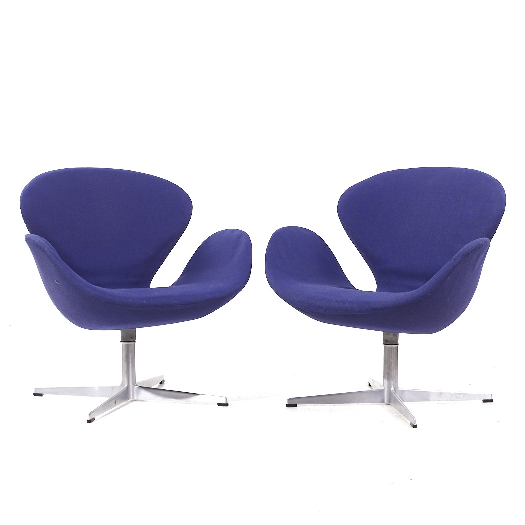 Arne Jacobsen for Fritz Hansen Mid Century Swan Chairs - Pair