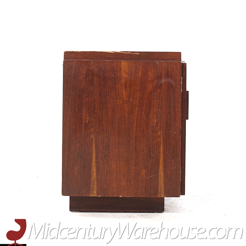 Lane Staccato Brutalist Mid Century Walnut Nightstands - Pair