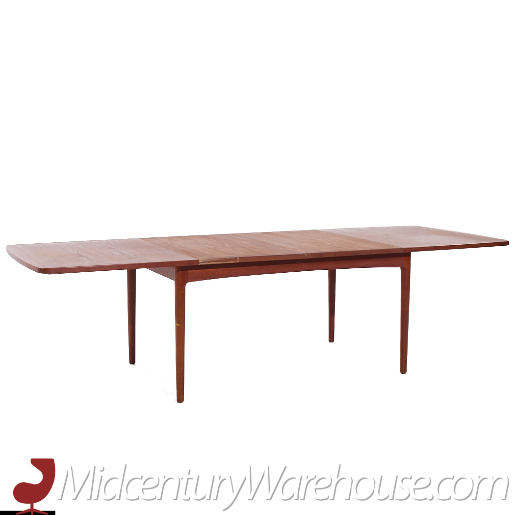 Erik Wørts Mid Century Danish Teak Expanding Dining Table with 4 Leaves