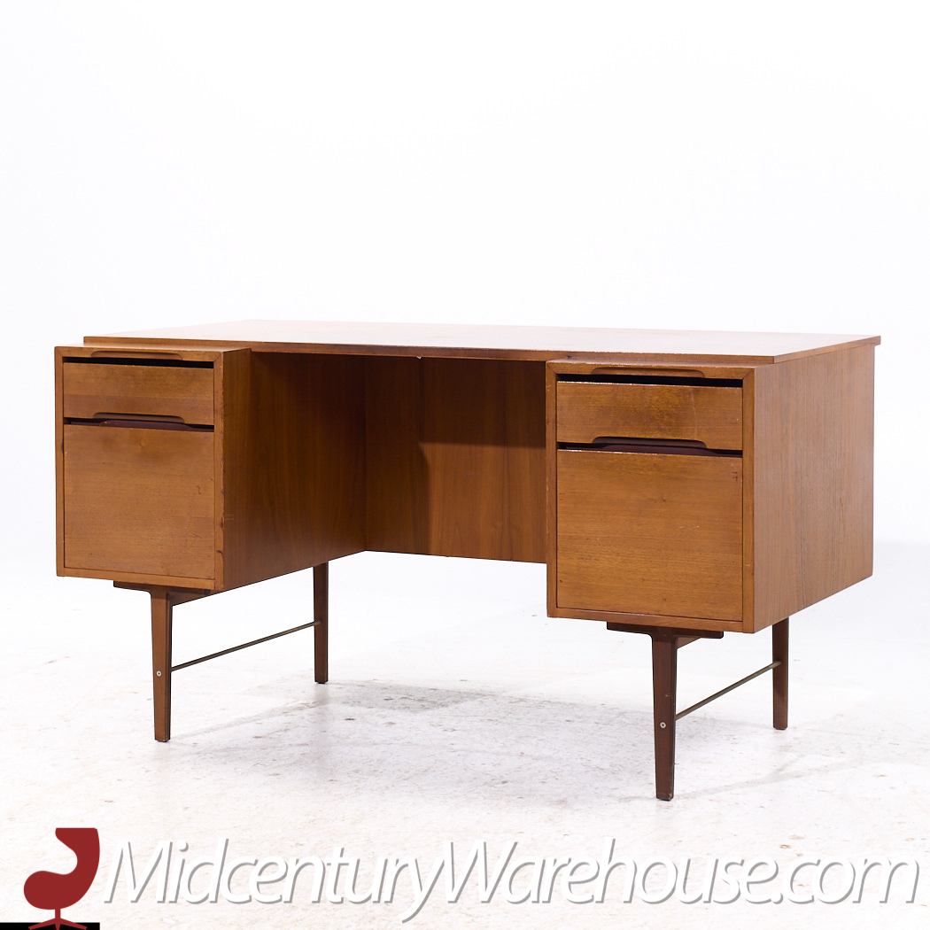 Kipp Stewart for Glenn of California Mid Century Walnut Desk