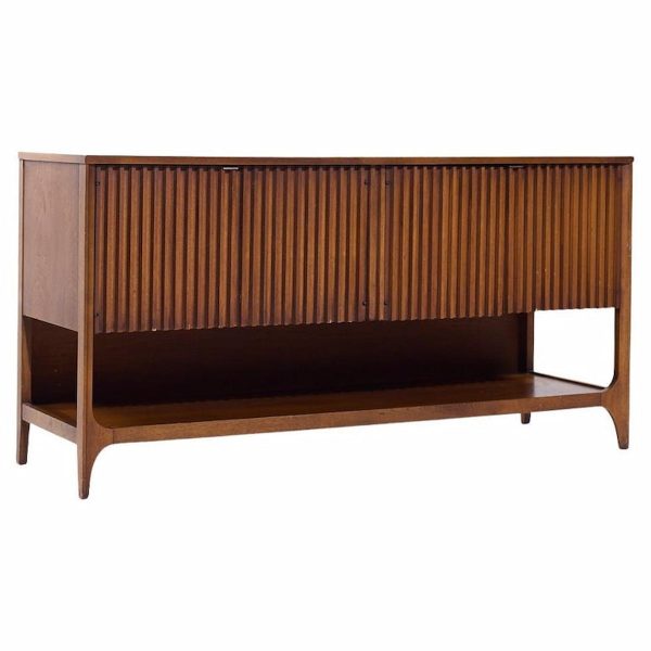 Broyhill Brasilia Mid Century Walnut Fluted Buffet Credenza