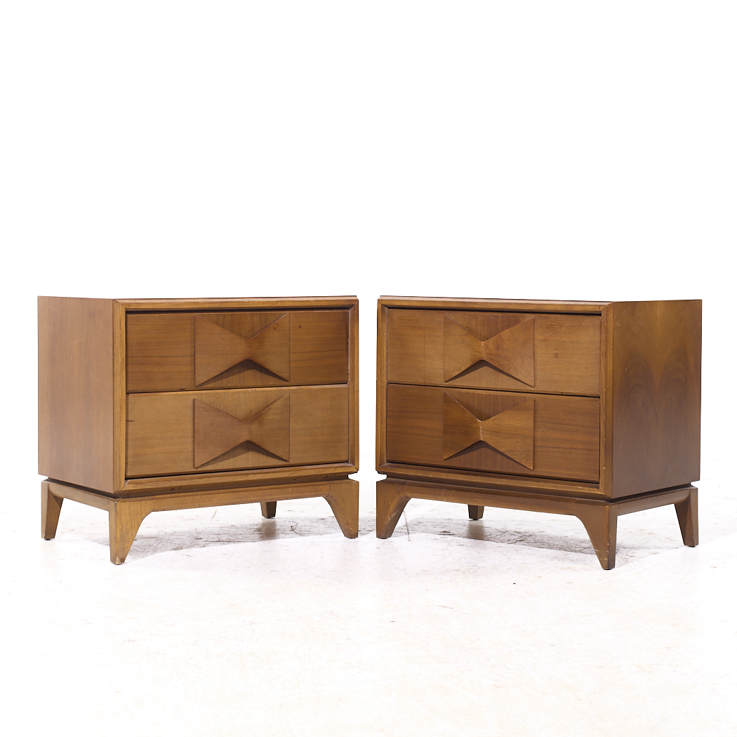 Broyhill Brasilia Style Mid Century Walnut Nightstands - Pair