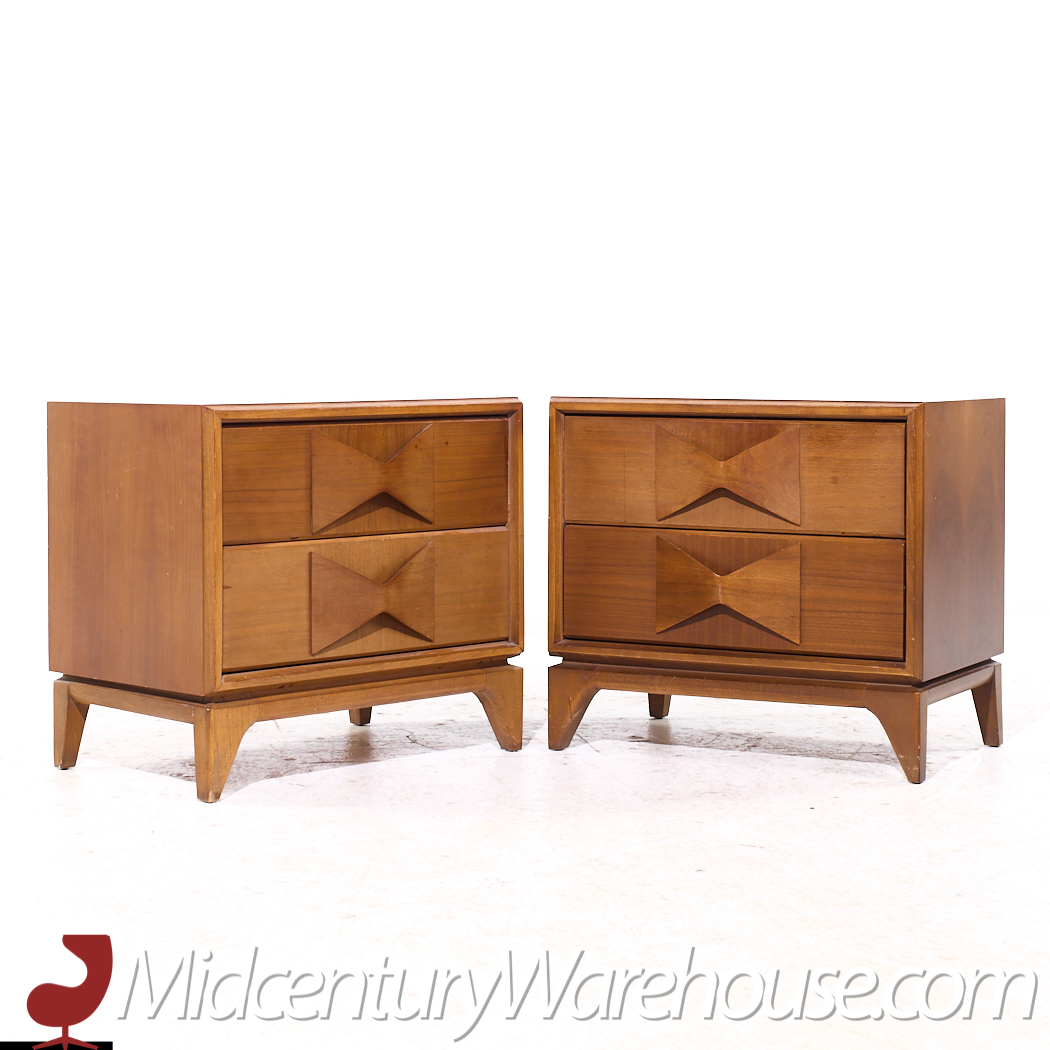 Broyhill Brasilia Style Mid Century Walnut Nightstands - Pair