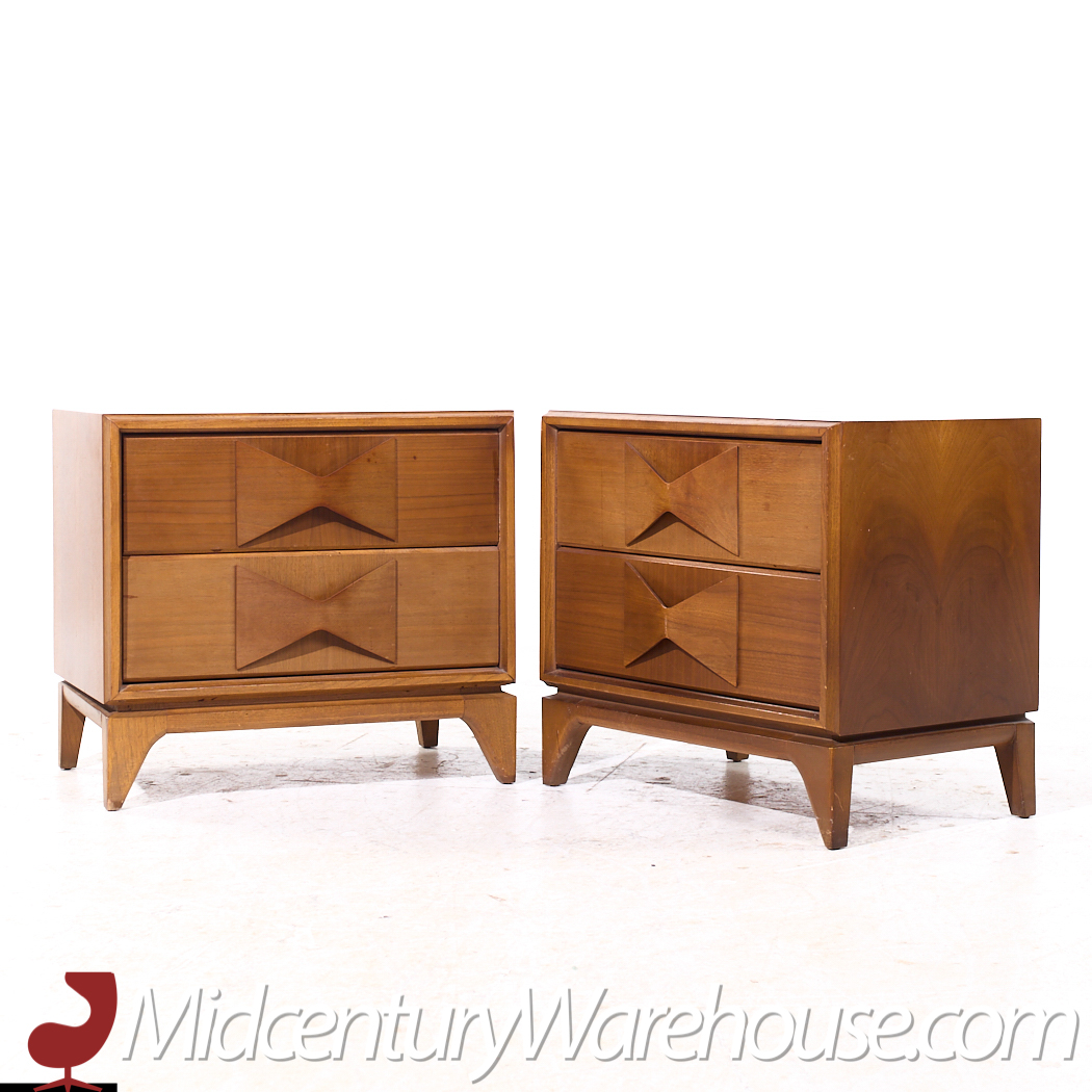Broyhill Brasilia Style Mid Century Walnut Nightstands - Pair