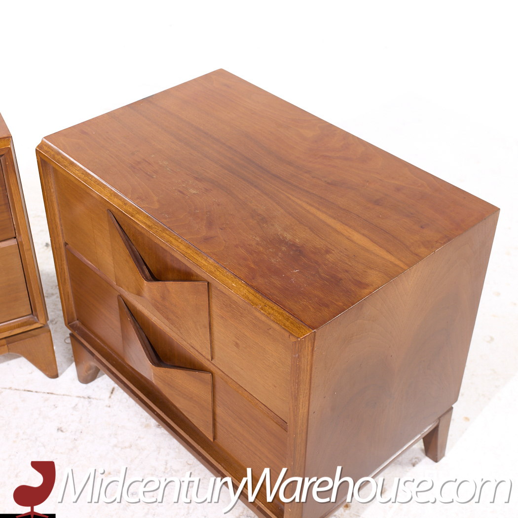 Broyhill Brasilia Style Mid Century Walnut Nightstands - Pair