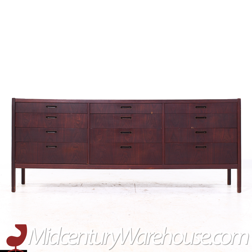 Jack Cartwright for Founders Style Mid Century Walnut 12-drawer Dresser