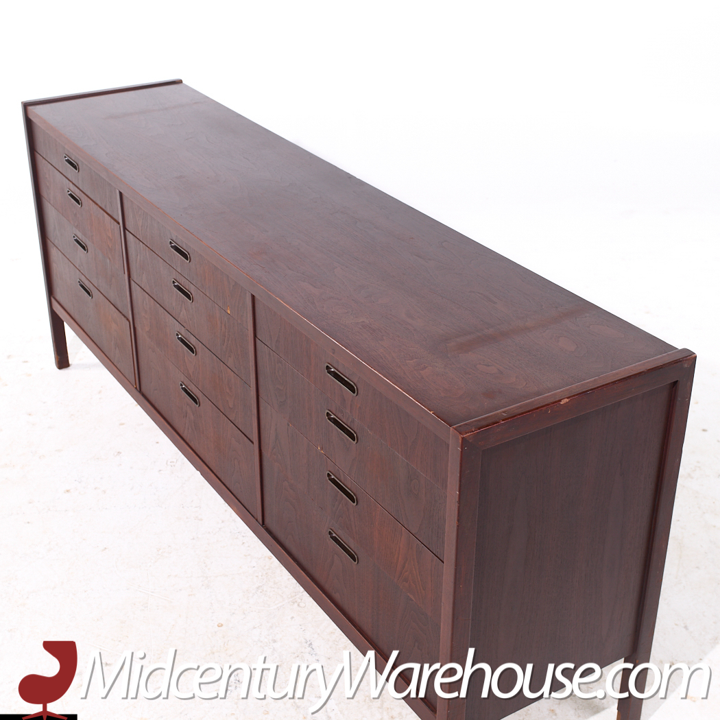 Jack Cartwright for Founders Style Mid Century Walnut 12-drawer Dresser