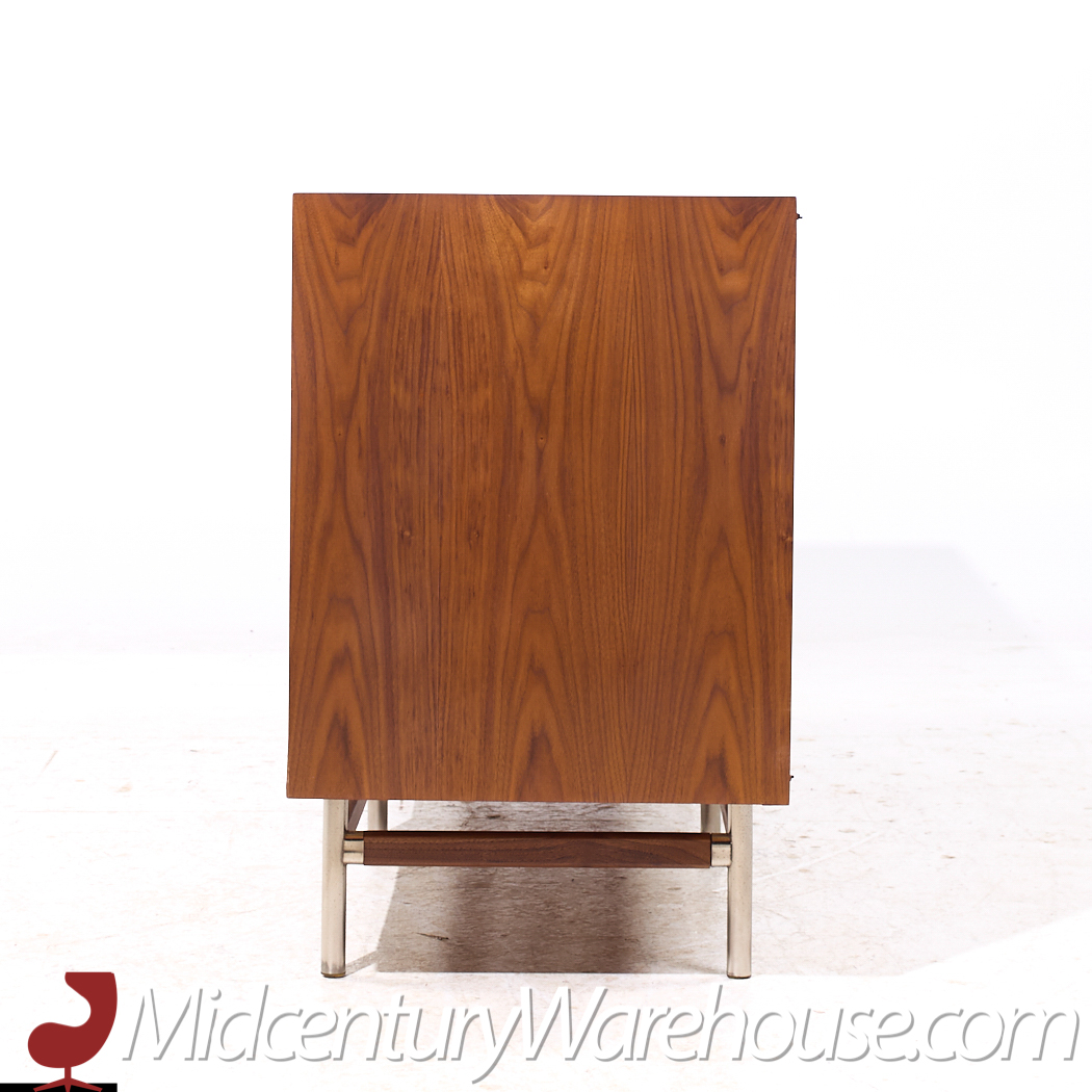 Kroehler Signature Mid Century Walnut and Rosewood Lowboy Dresser