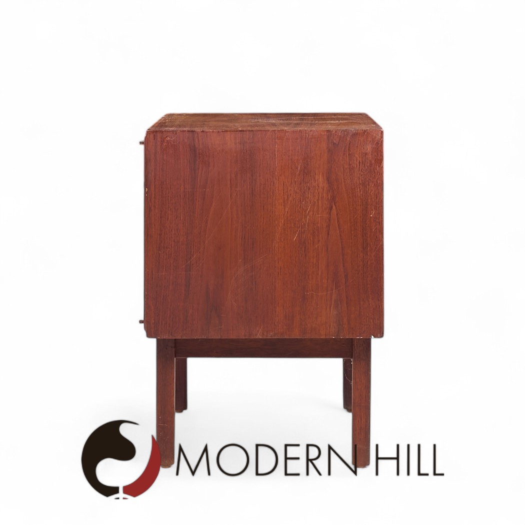 Jack Cartwright for Founders Mid Century Walnut Nightstands - Pair