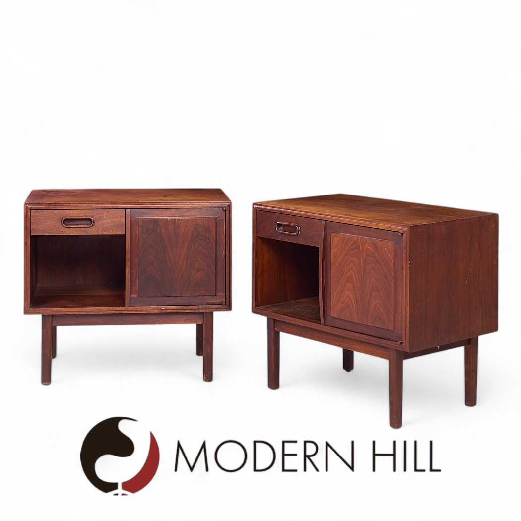 Jack Cartwright for Founders Mid Century Walnut Nightstands - Pair
