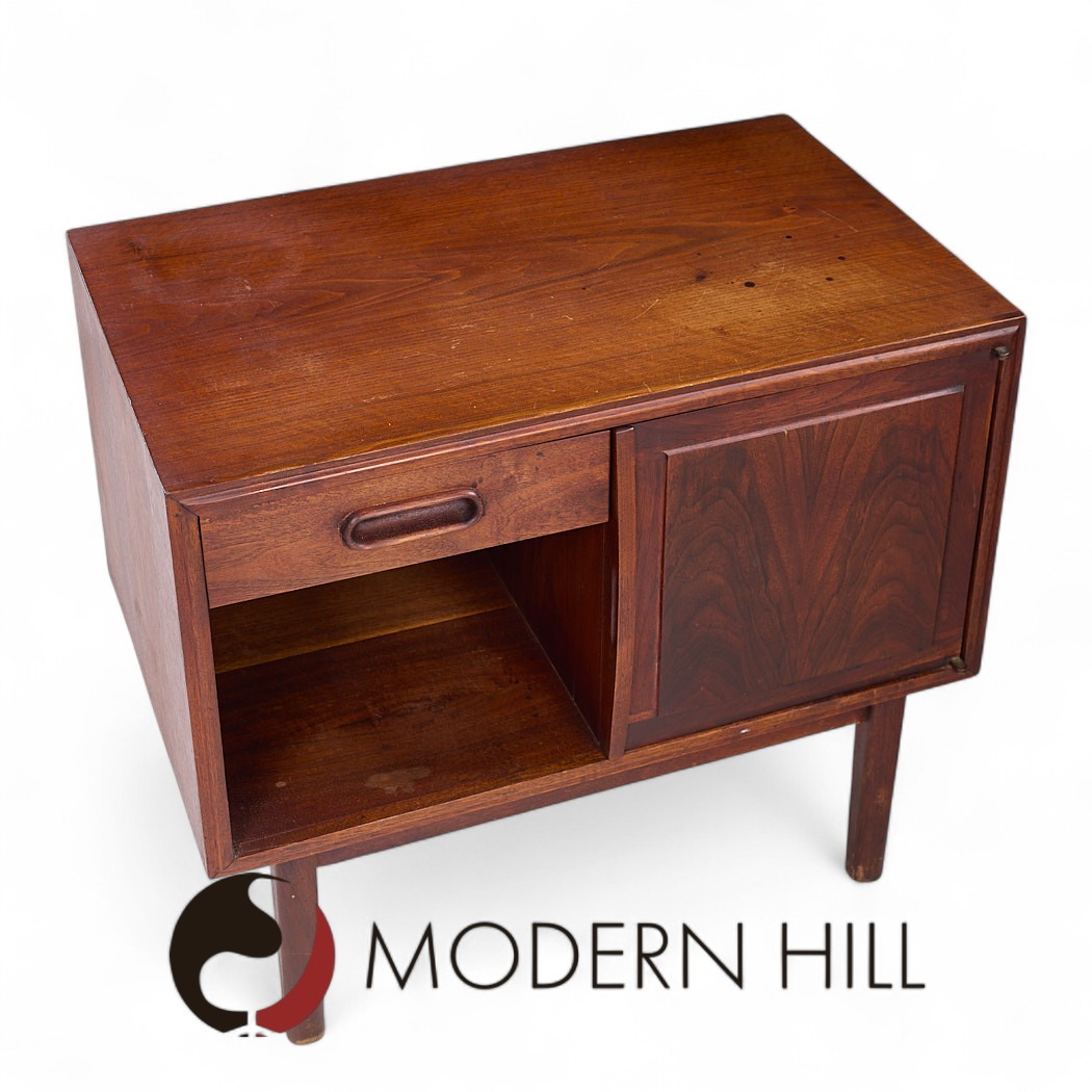 Jack Cartwright for Founders Mid Century Walnut Nightstands - Pair