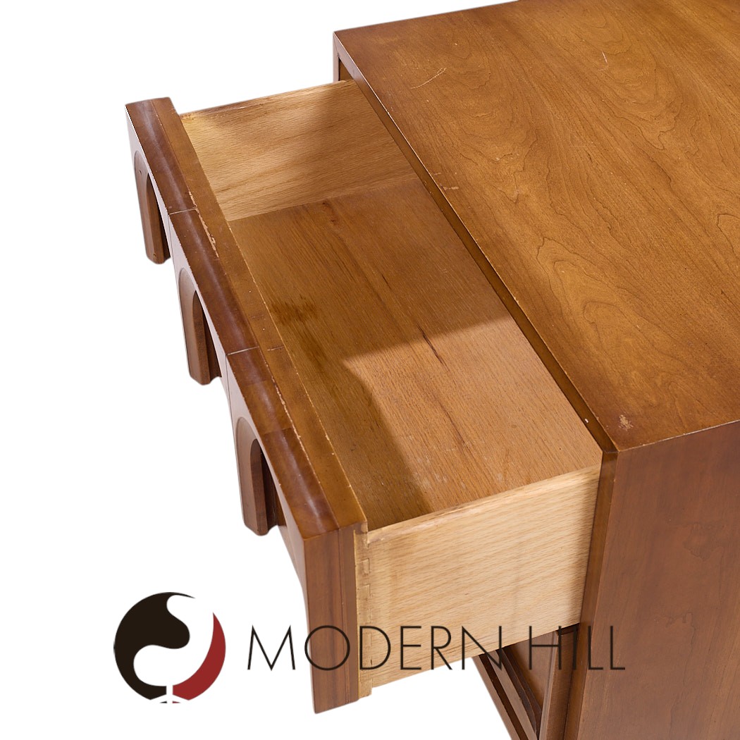 Thomasville Mid Century Arched Walnut and Burlwood Nightstands - Pair