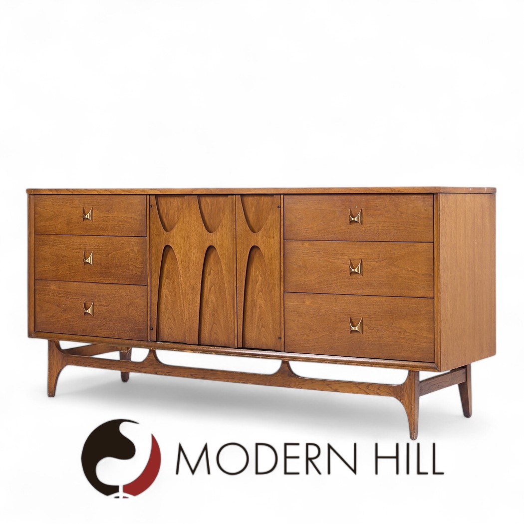 Broyhill Brasilia Mid Century Walnut 9-drawer Lowboy Dresser
