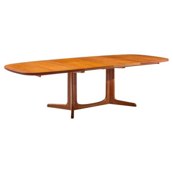 Gudme Møbelfabrik Mid Century Danish Teak Expanding Dining Table with 2 Leaves